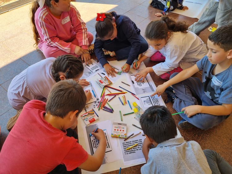 Empresa forestal y la UNAM, aliadas para plantar árboles nativos en un barrio de Posadas